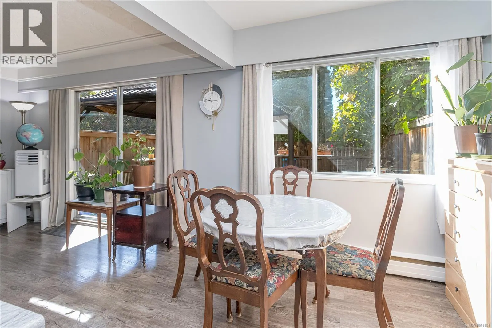 386 Burnside Rd W