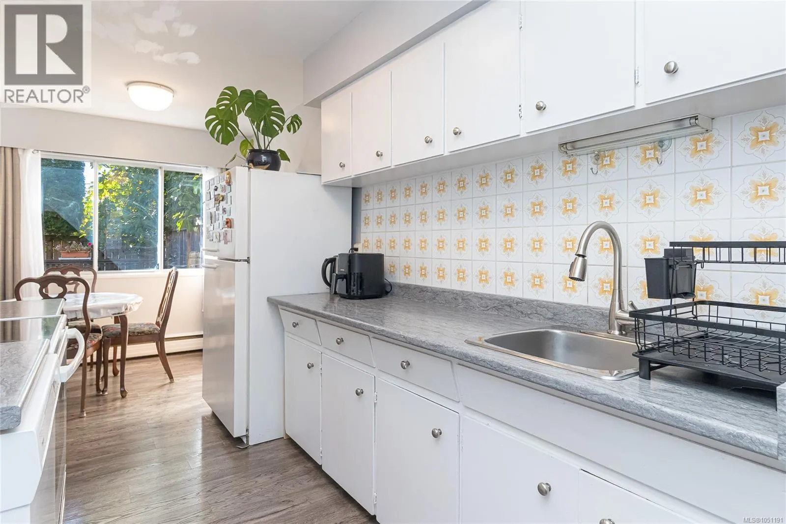 386 Burnside Rd W