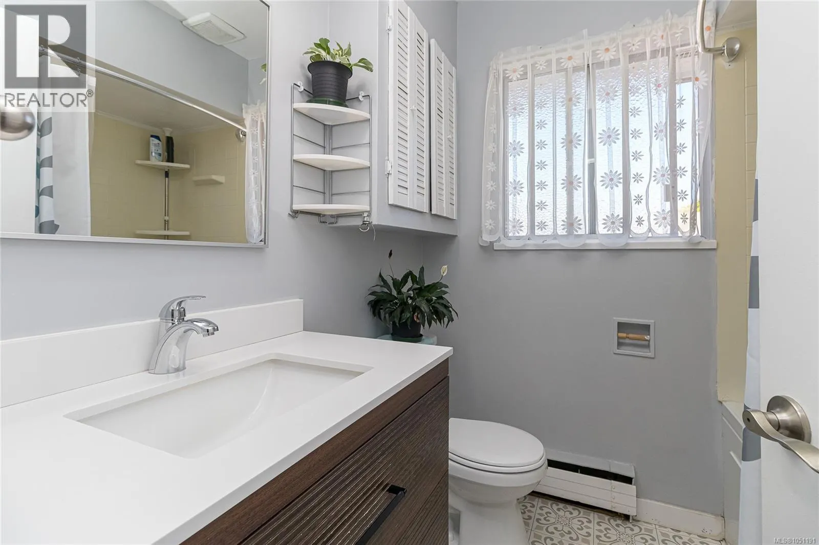 386 Burnside Rd W