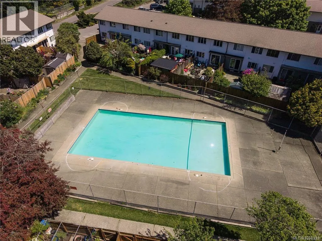 386 Burnside Rd W