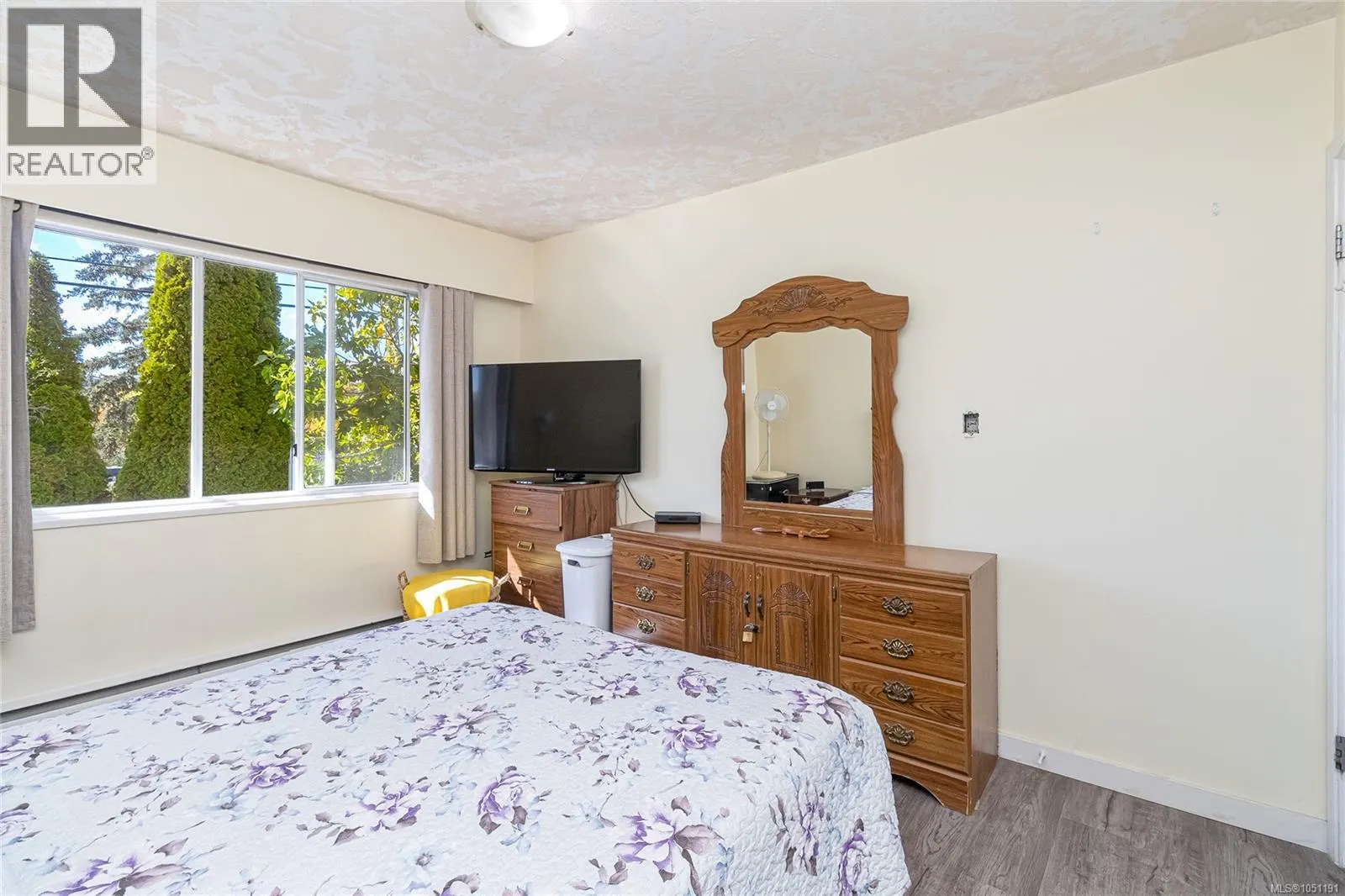 386 Burnside Rd W