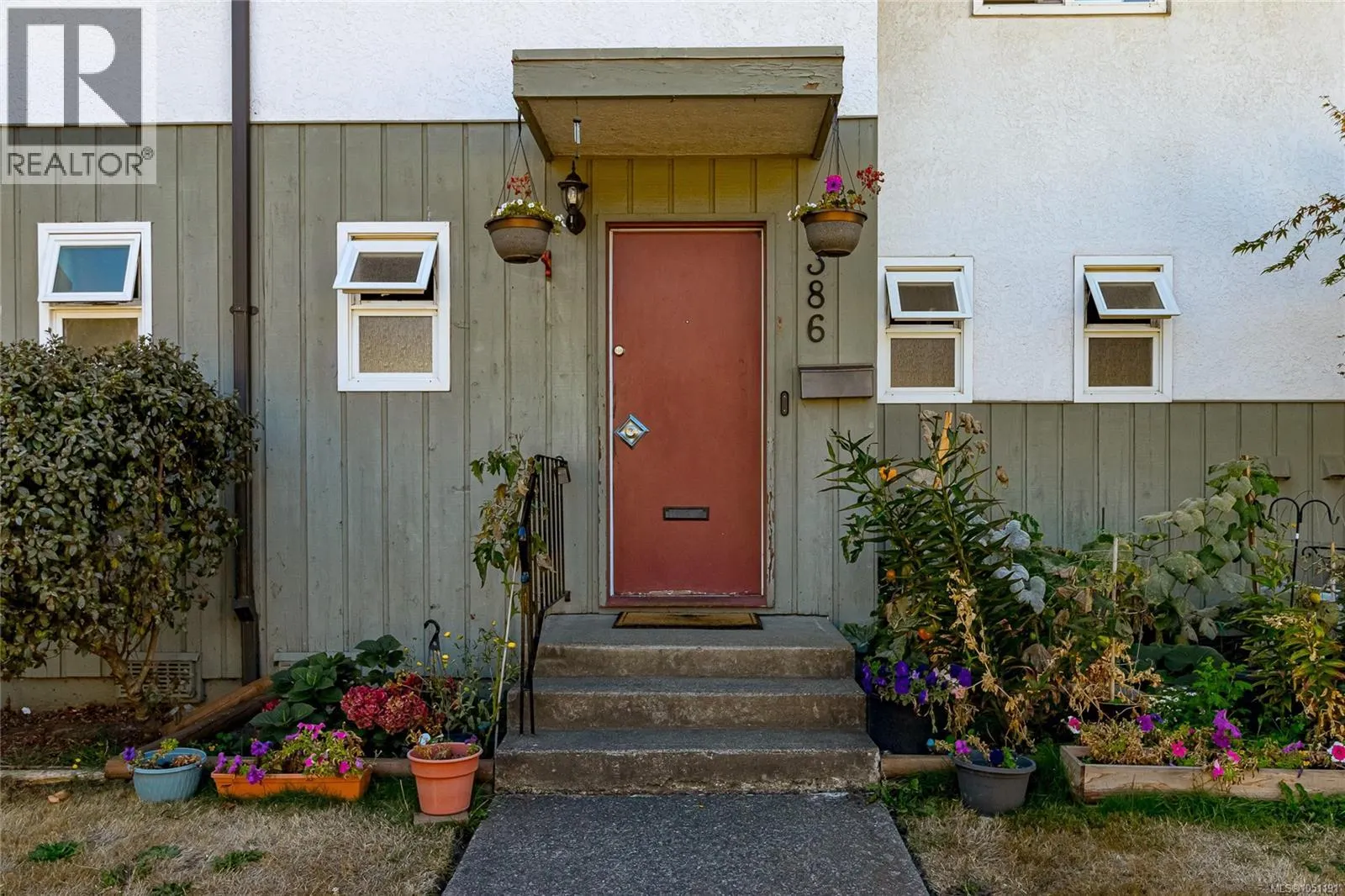 386 Burnside Rd W