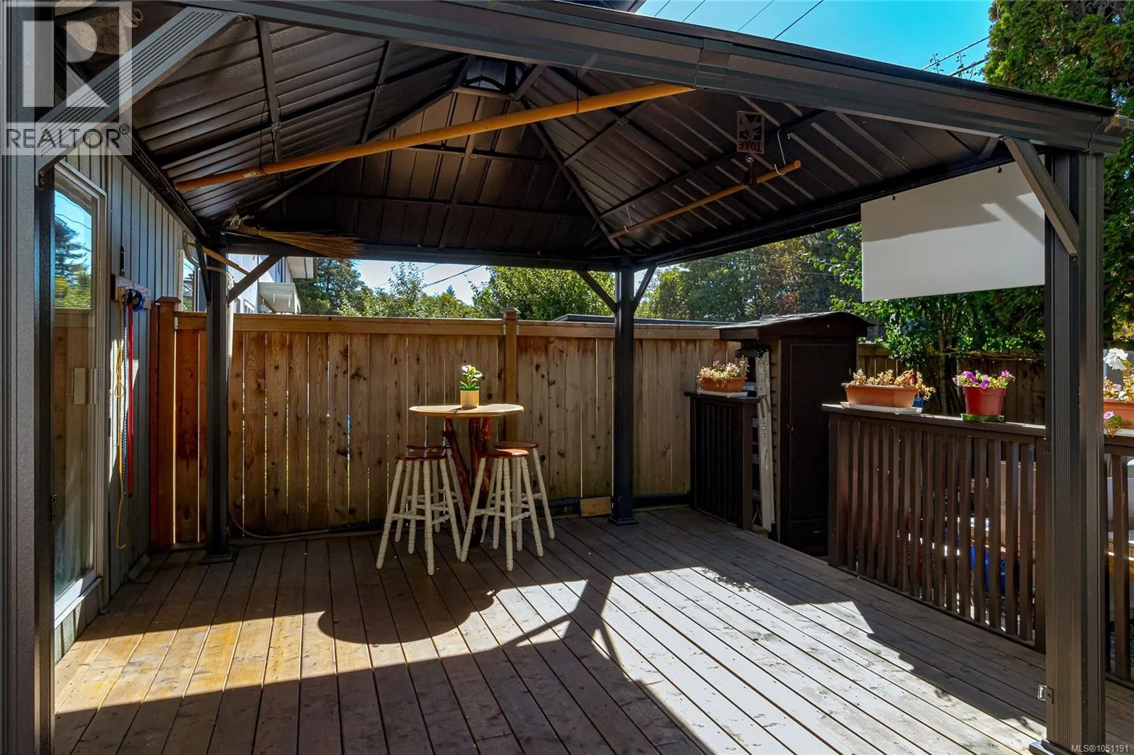 386 Burnside Rd W