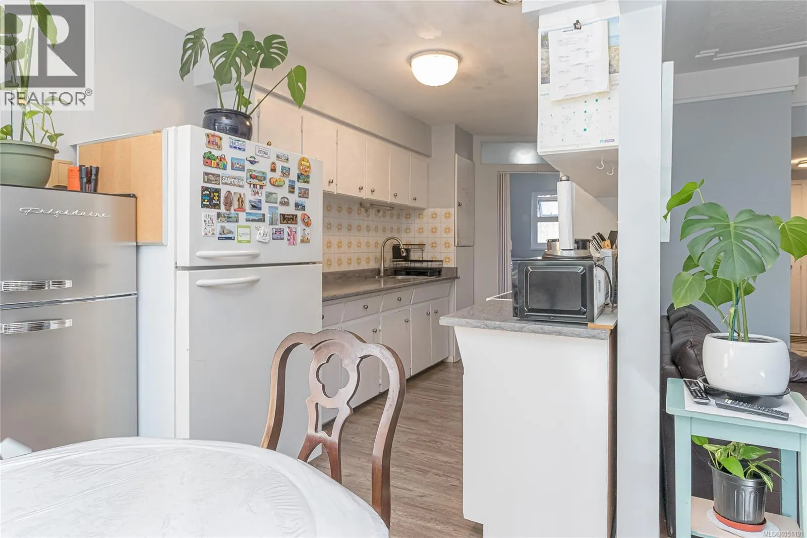386 Burnside Rd W