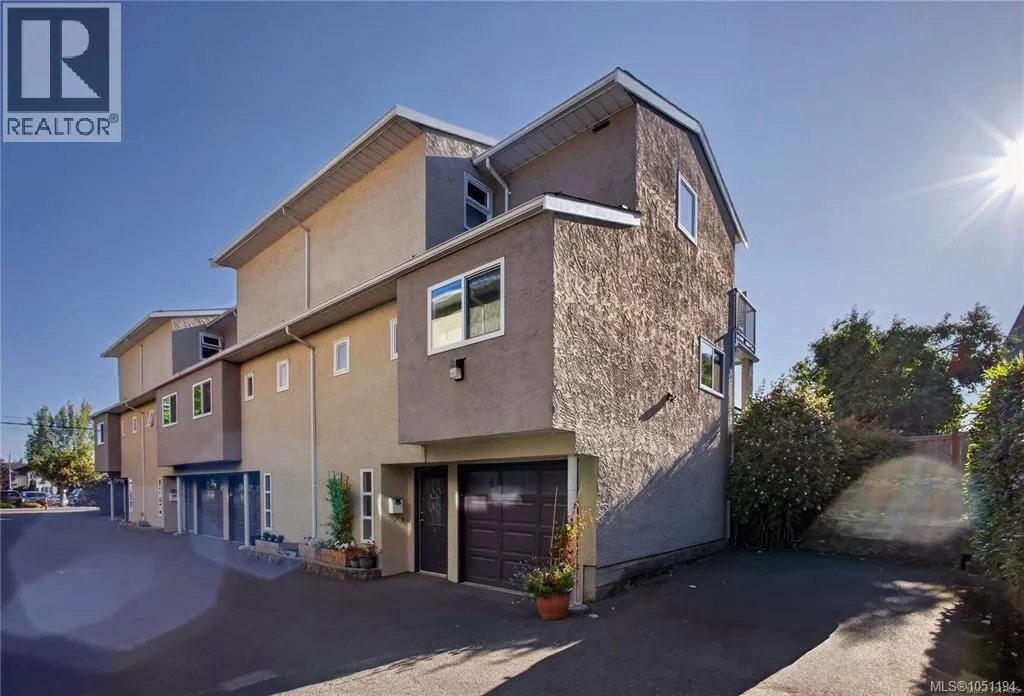 8 947 Caledonia Ave