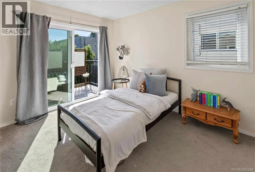 8 947 Caledonia Ave