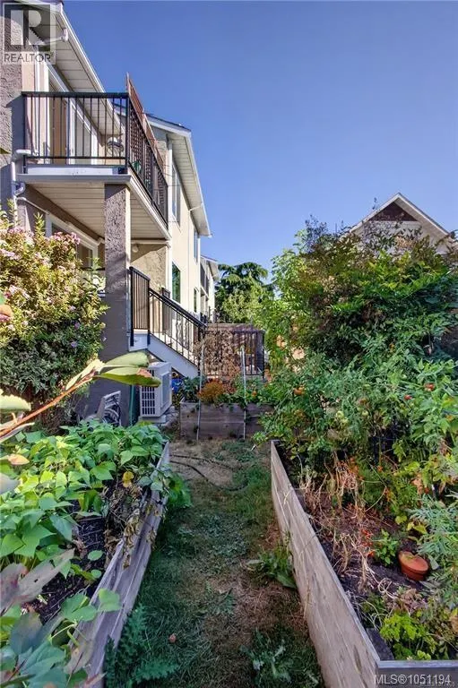8 947 Caledonia Ave