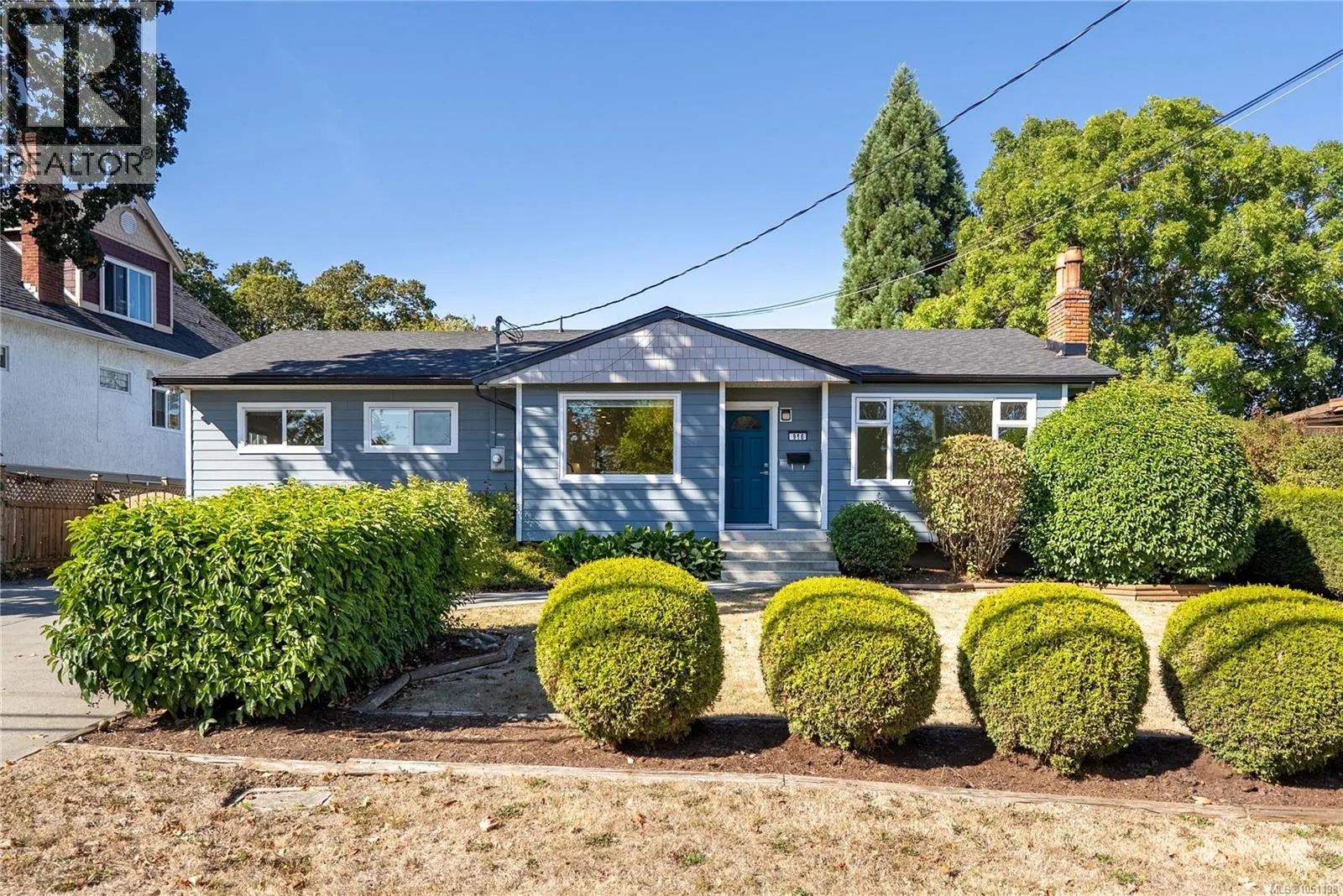 916 Burnside Rd W