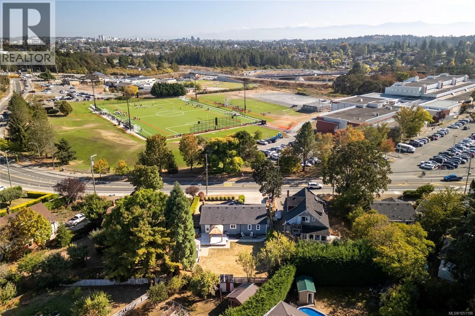 916 Burnside Rd W