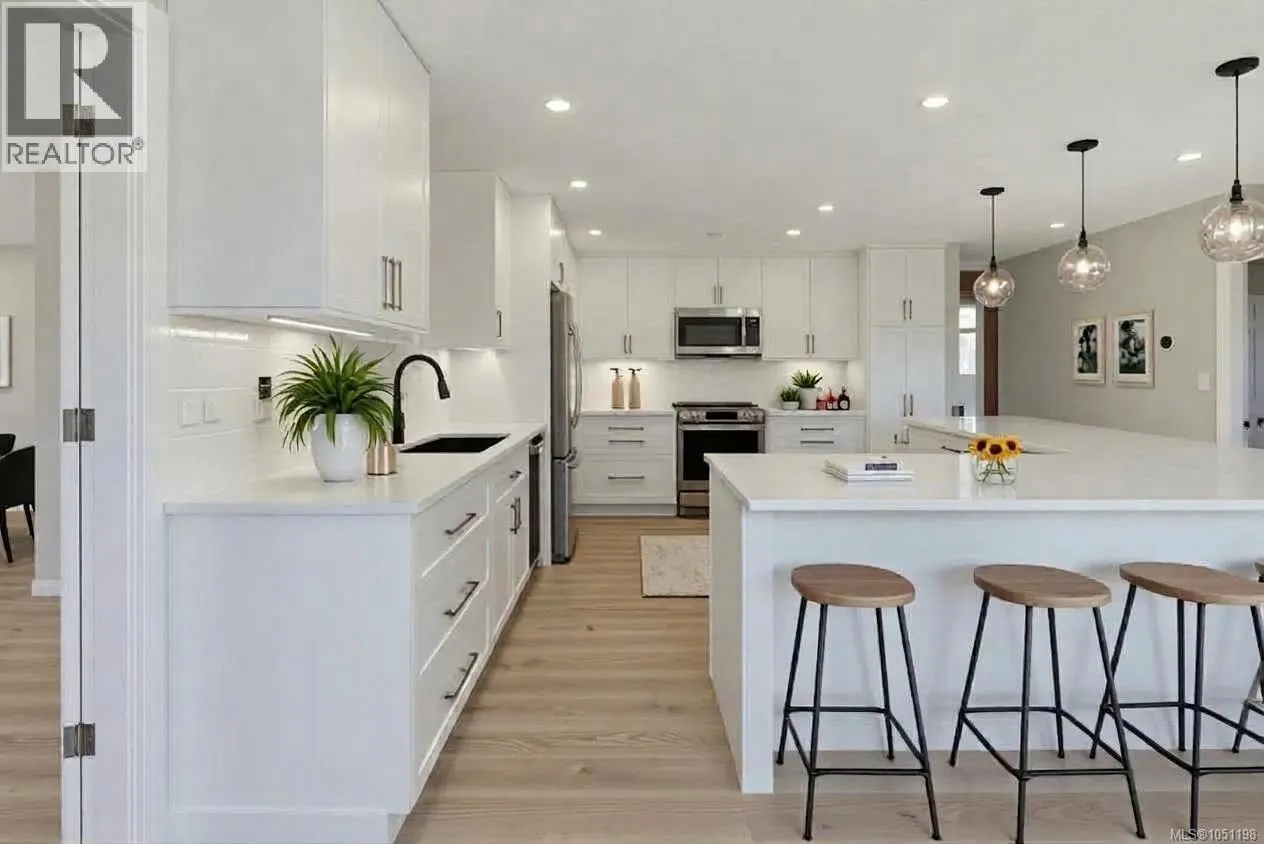 916 Burnside Rd W