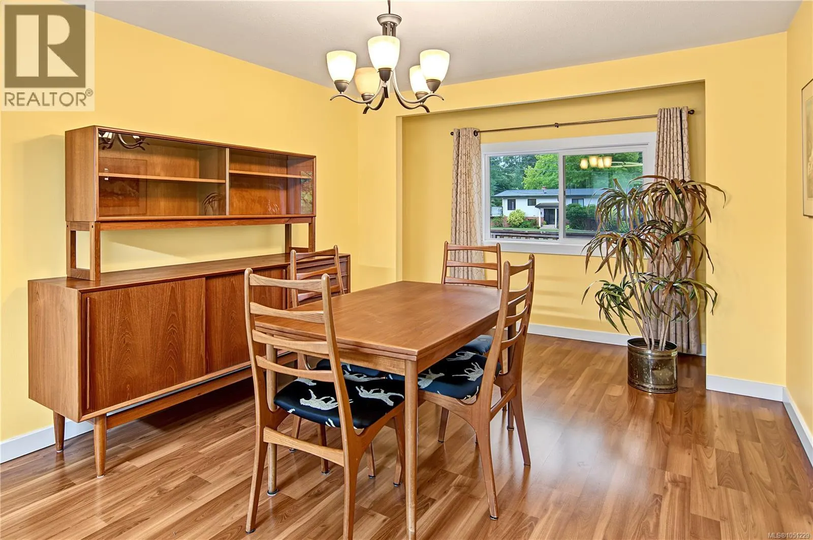 3505 Harris Cres
