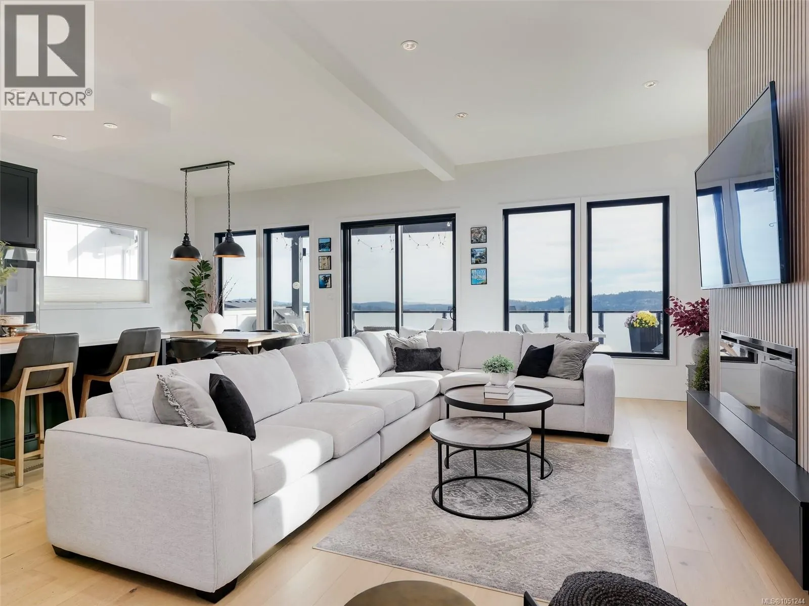 2403 Azurite Cres