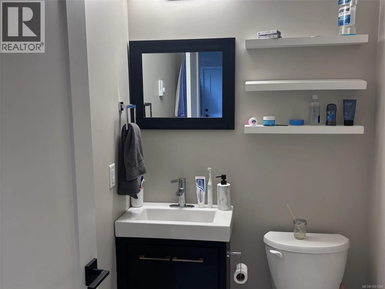 2403 Azurite Cres