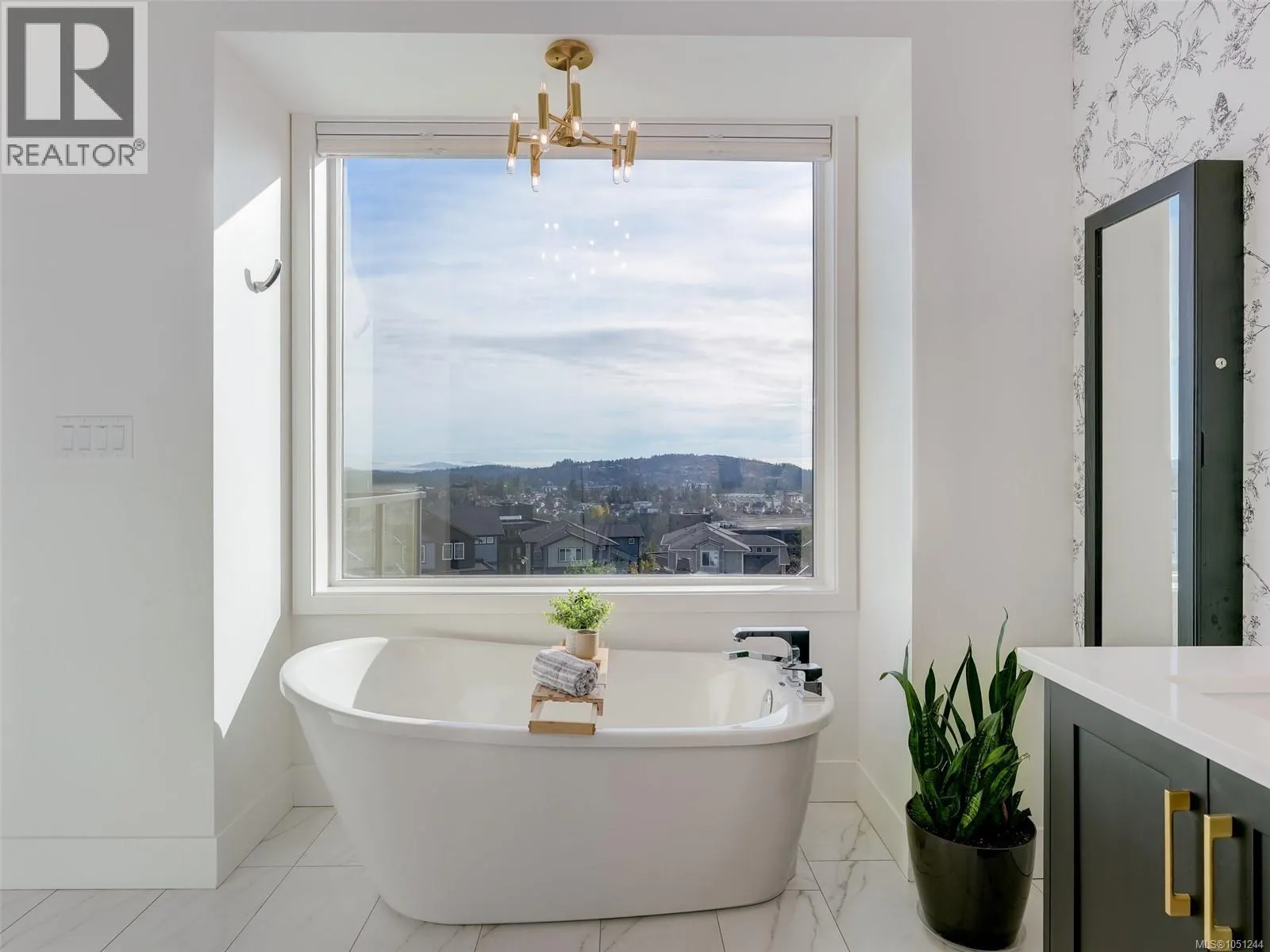 2403 Azurite Cres
