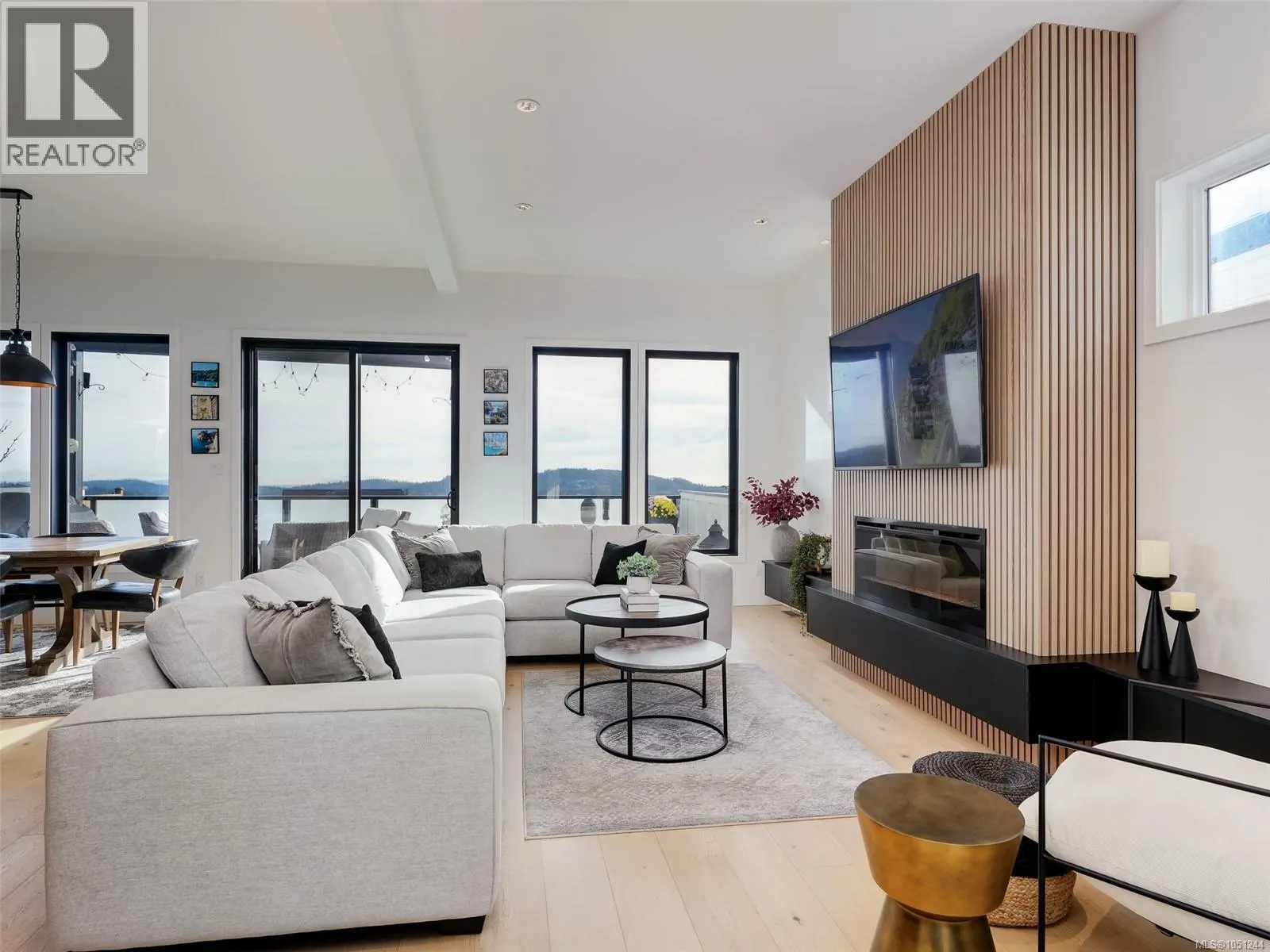 2403 Azurite Cres
