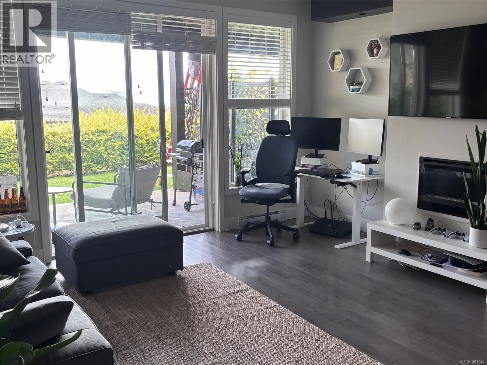 2403 Azurite Cres