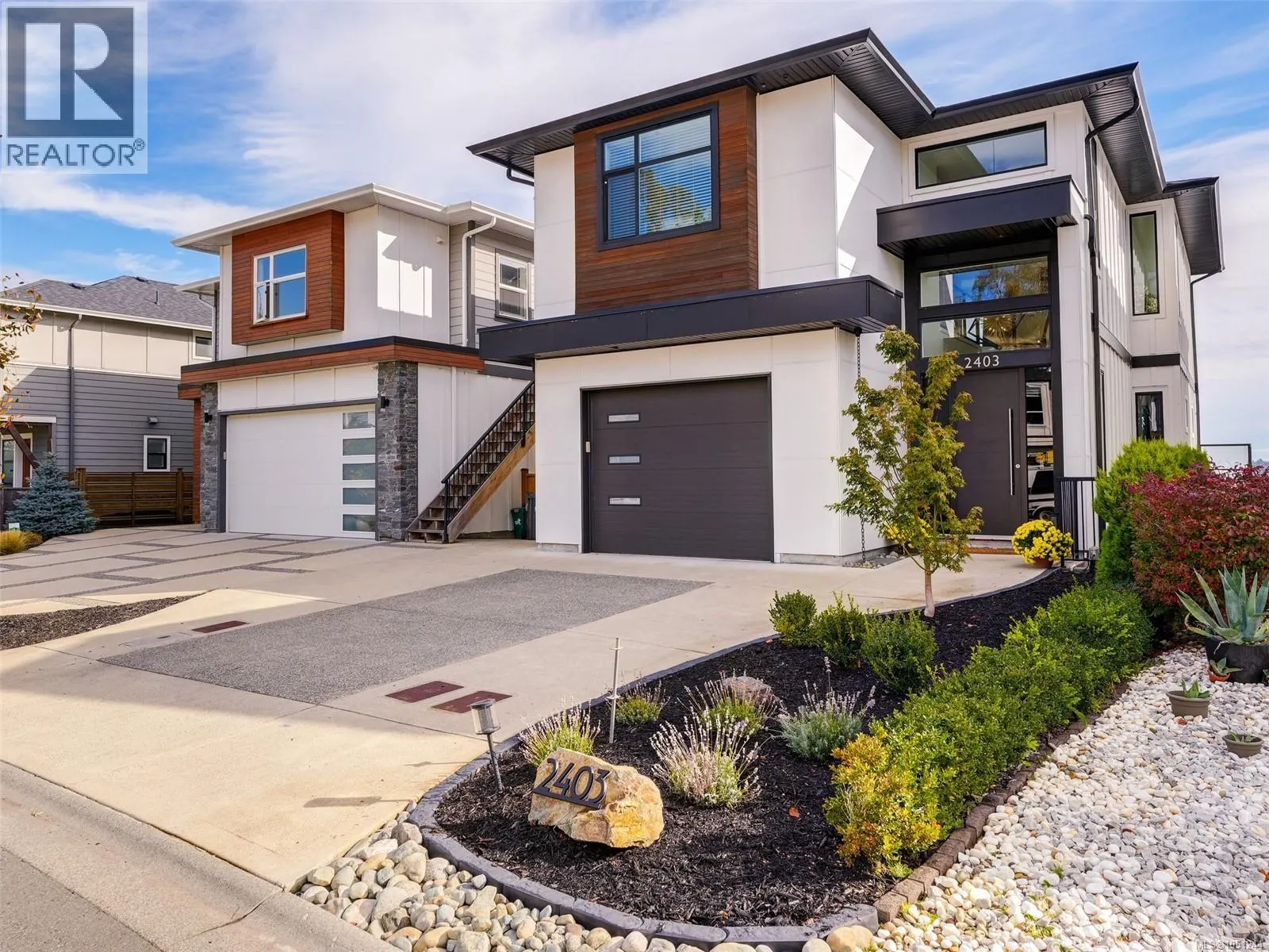 2403 Azurite Cres