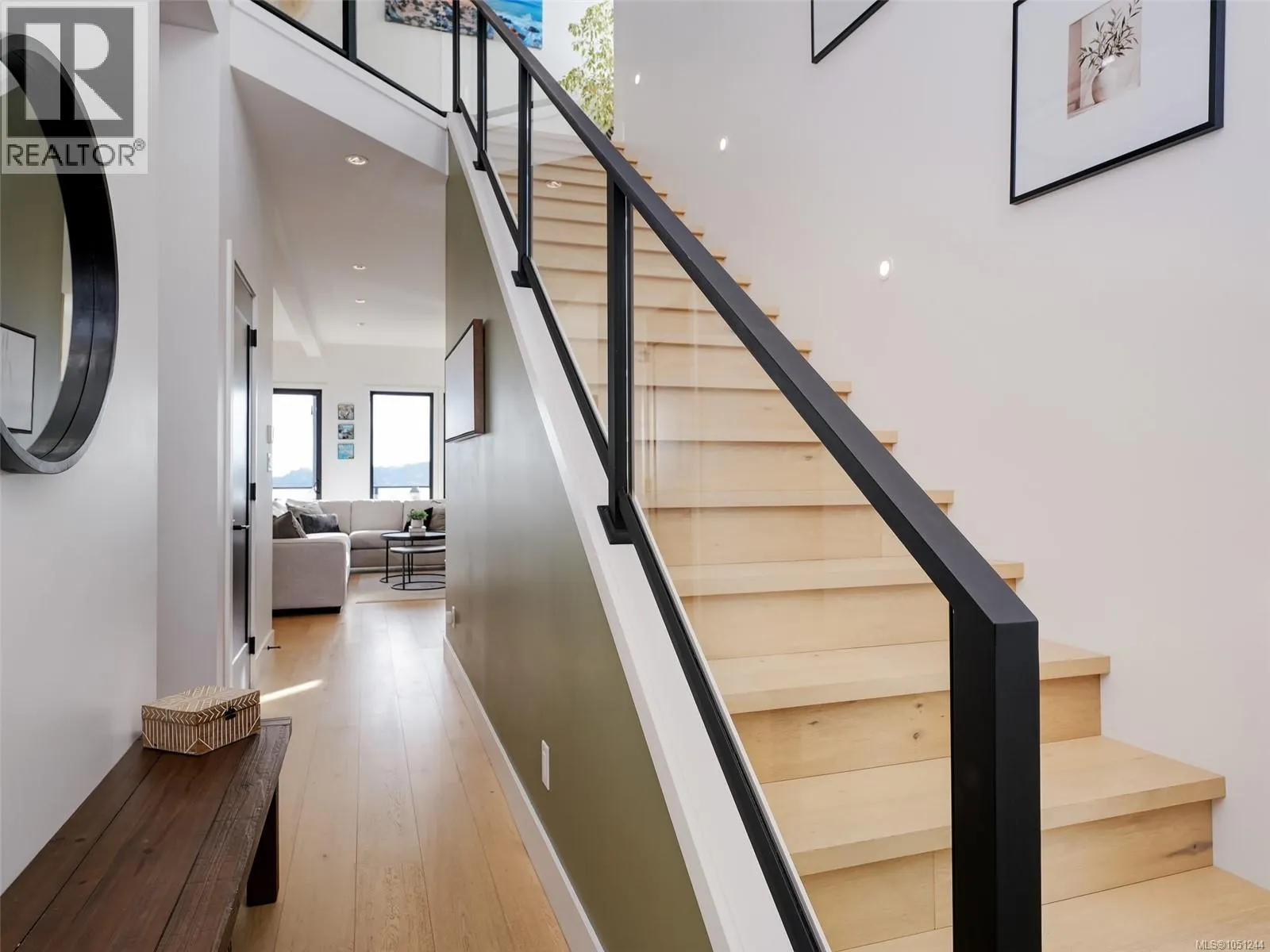 2403 Azurite Cres