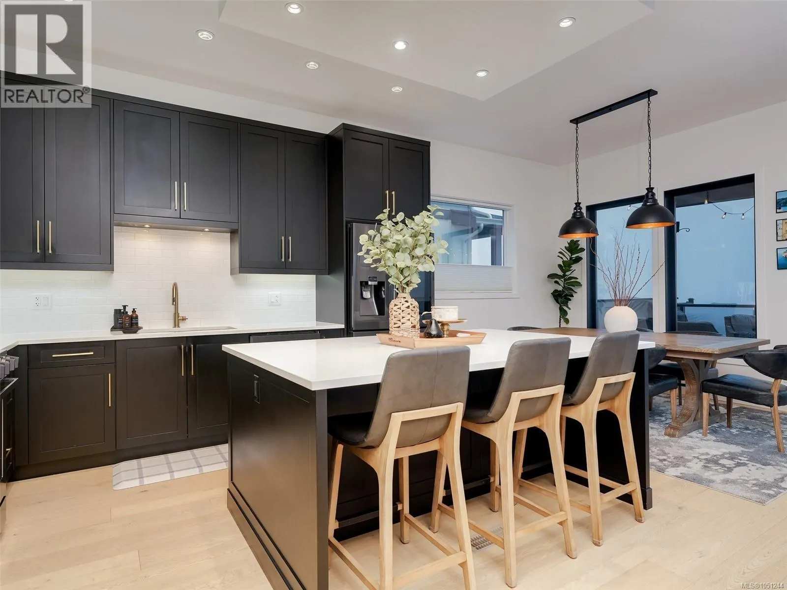 2403 Azurite Cres