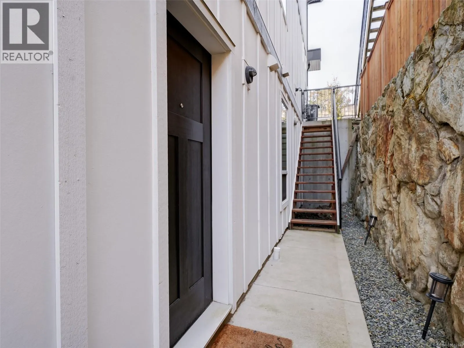 2403 Azurite Cres