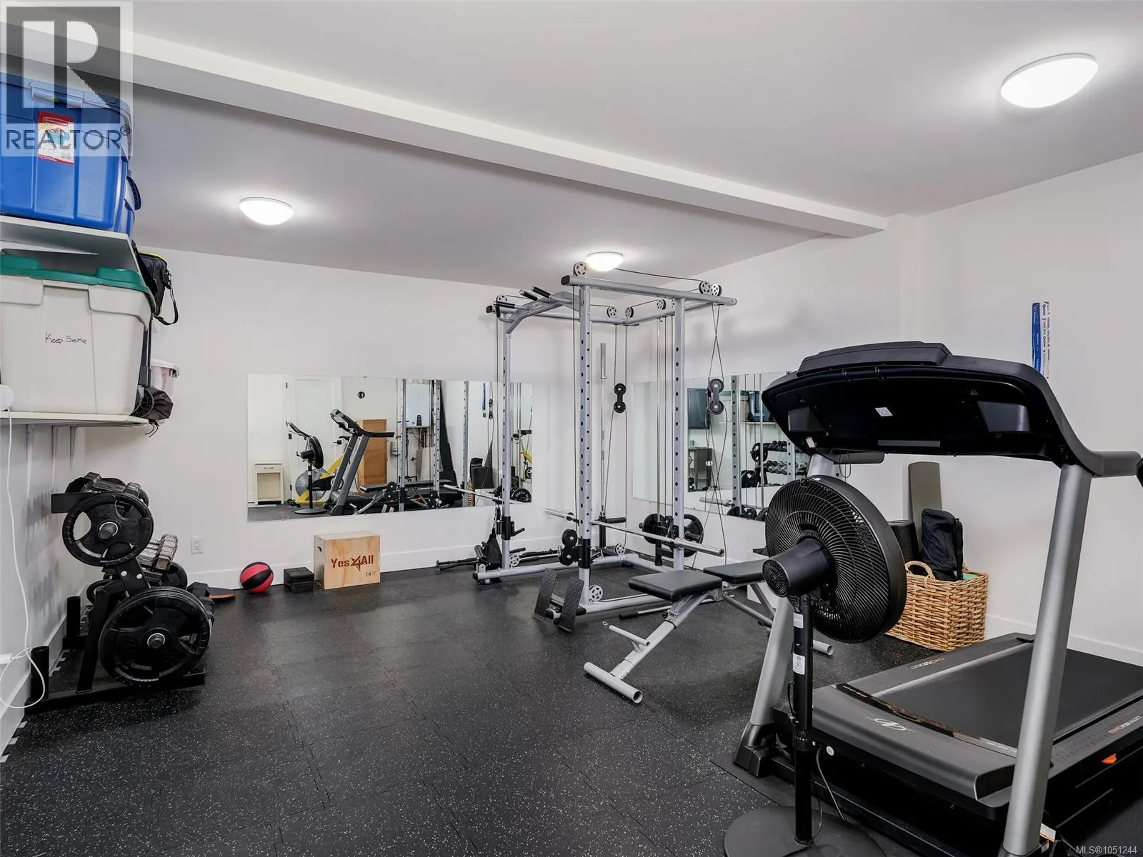 2403 Azurite Cres