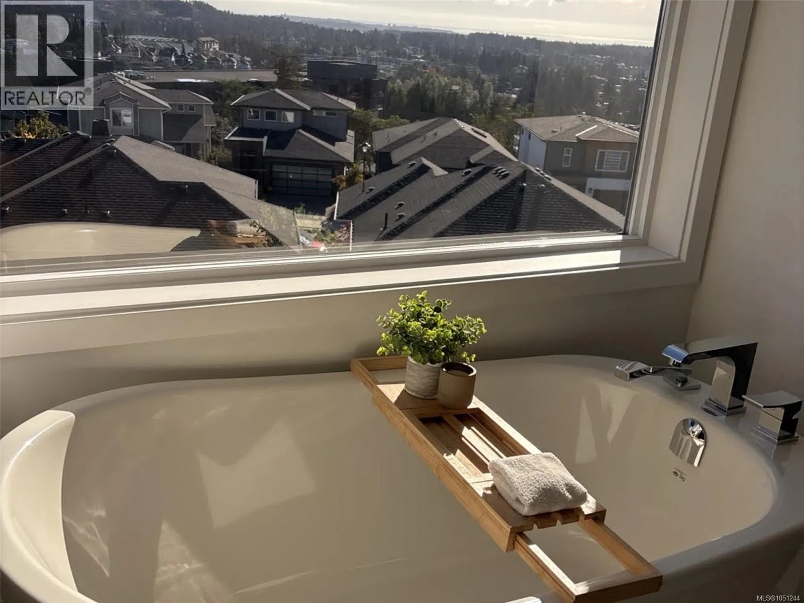2403 Azurite Cres