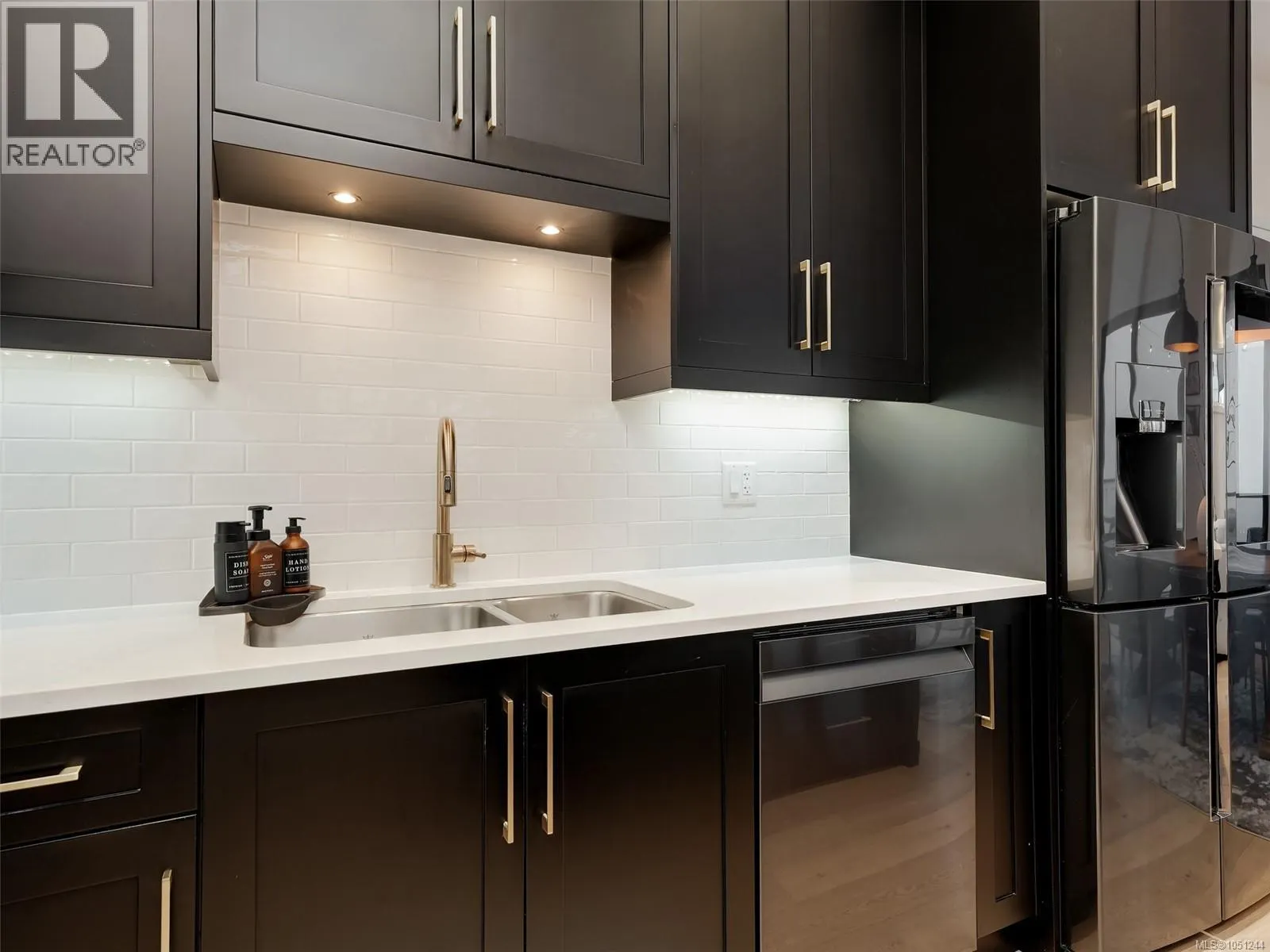 2403 Azurite Cres