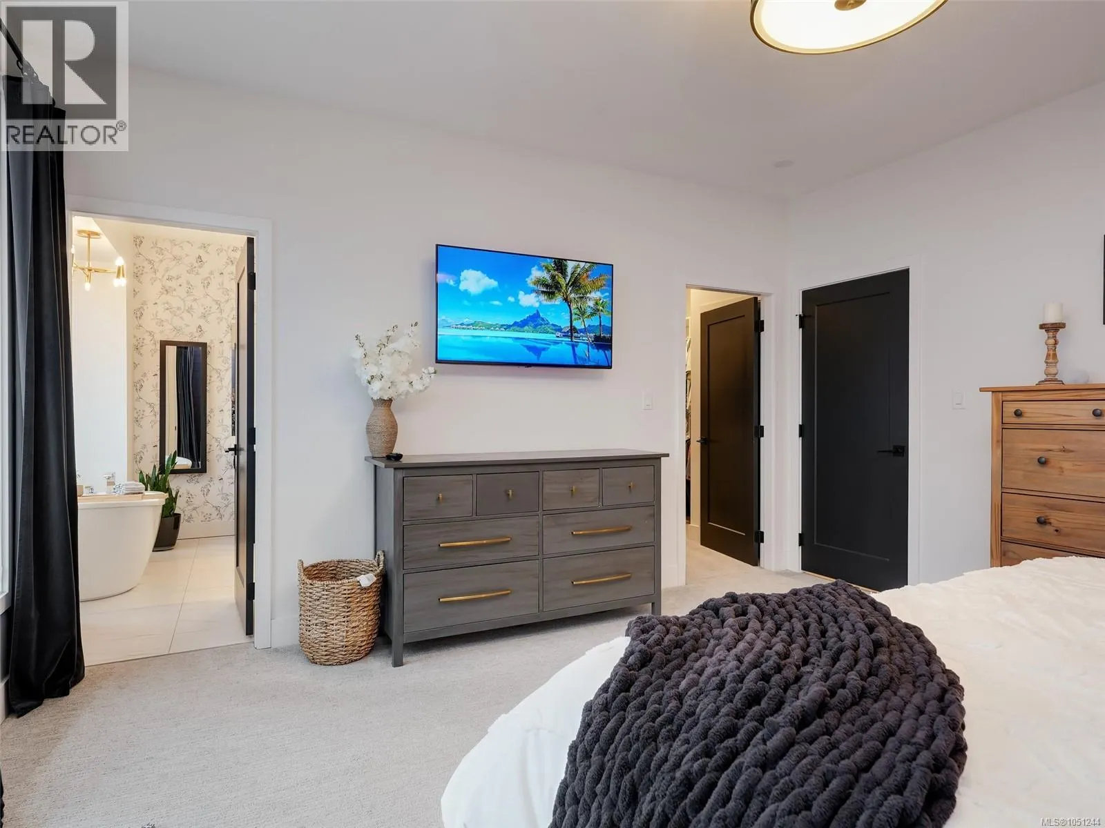 2403 Azurite Cres