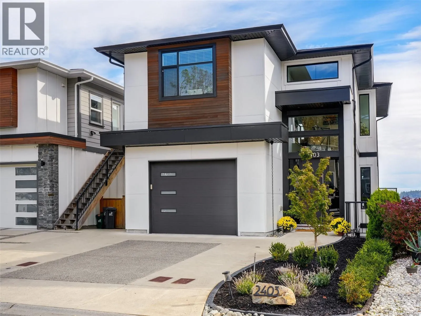 2403 Azurite Cres