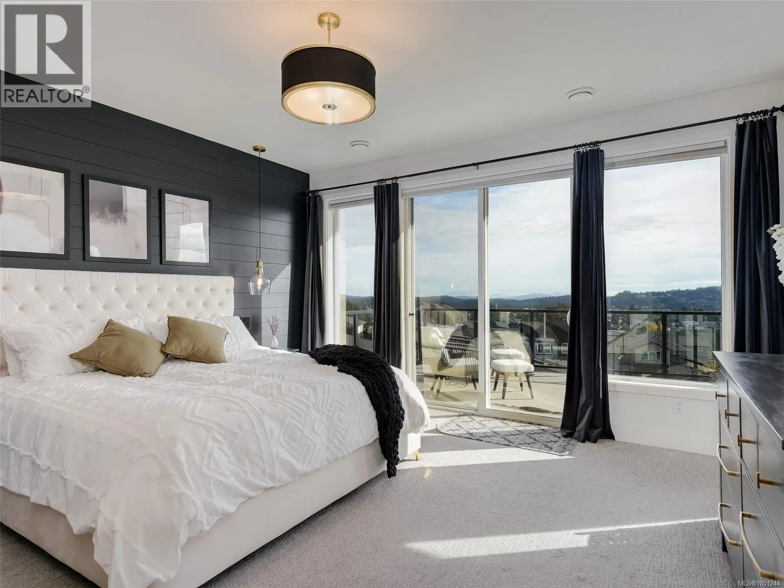 2403 Azurite Cres