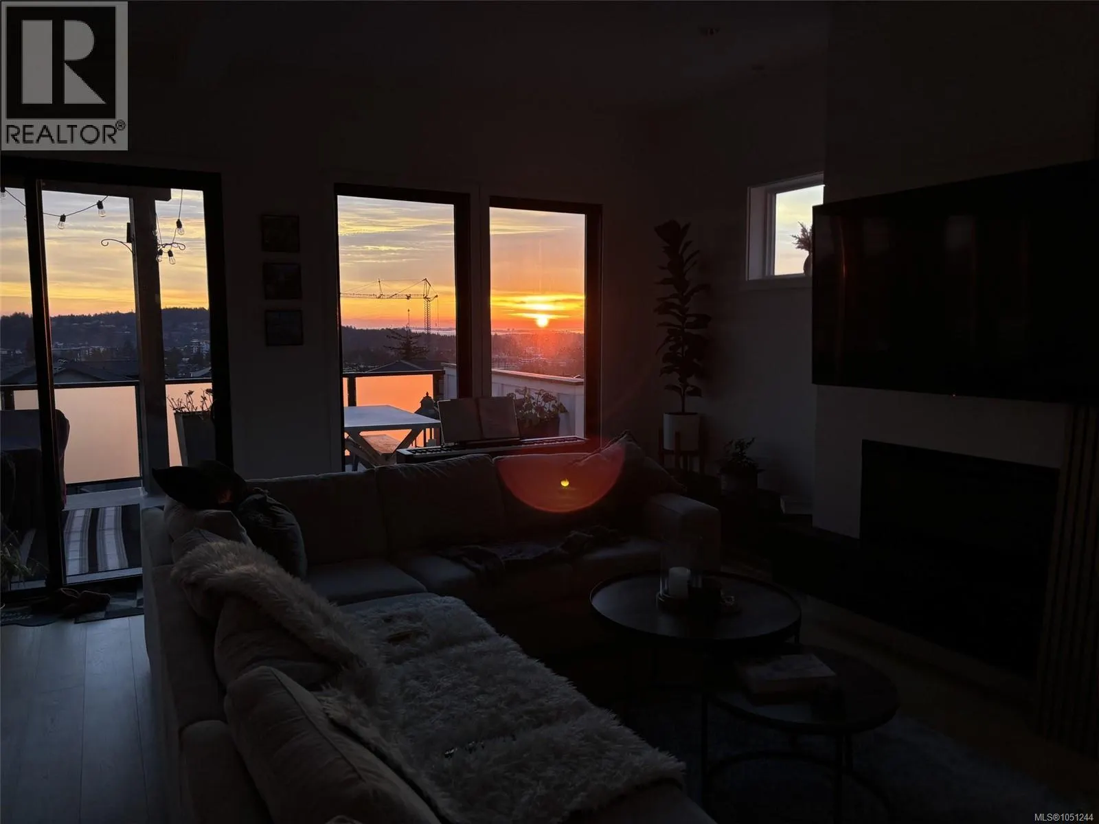 2403 Azurite Cres