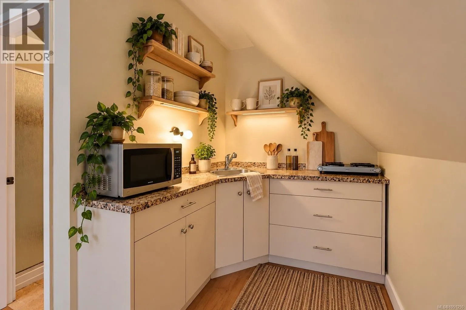 2815 Otter Point Rd