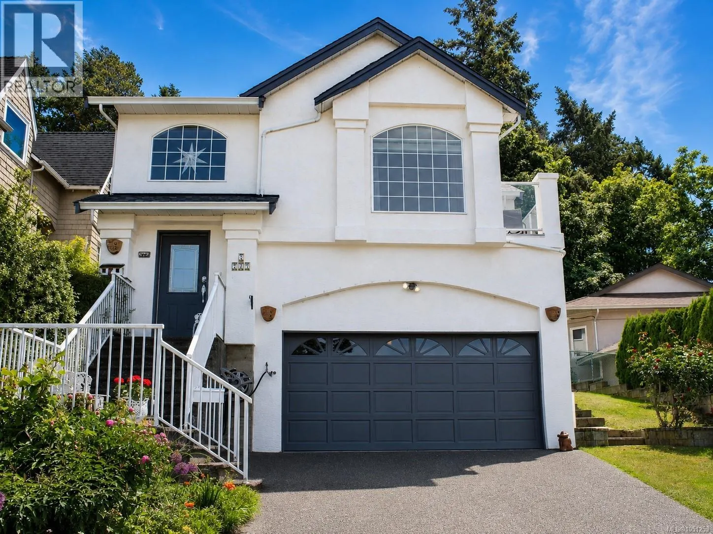 2 709 Luscombe Pl