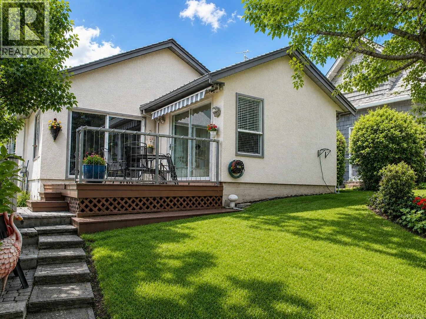 2 709 Luscombe Pl