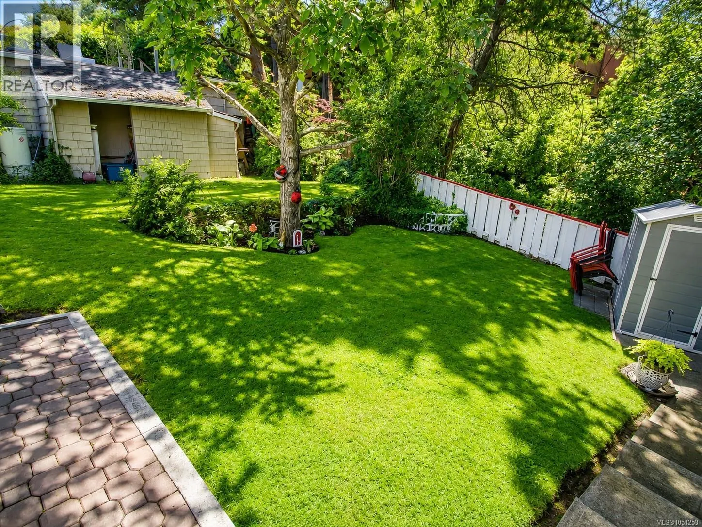 2 709 Luscombe Pl