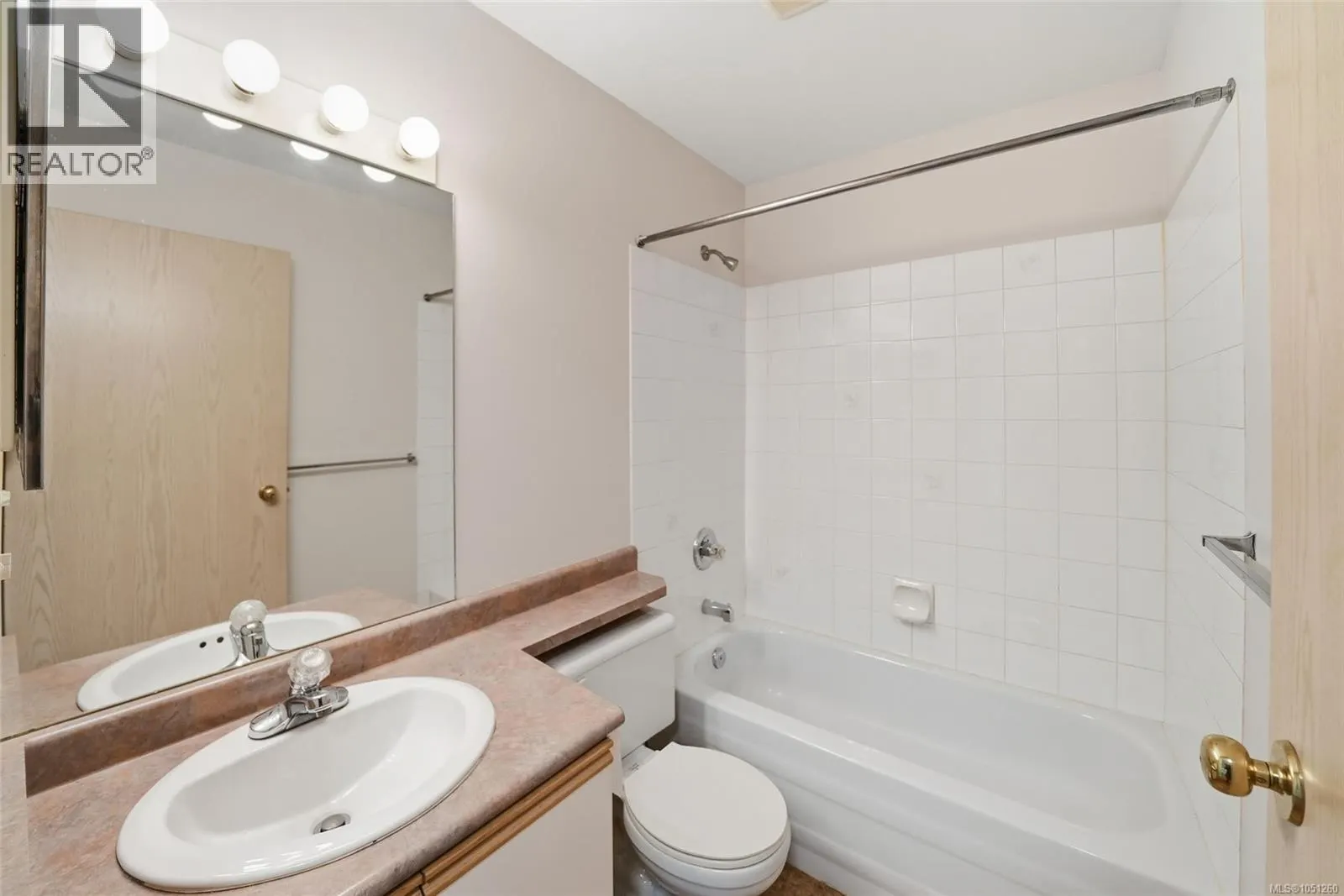 205 4971 Songbird Pl