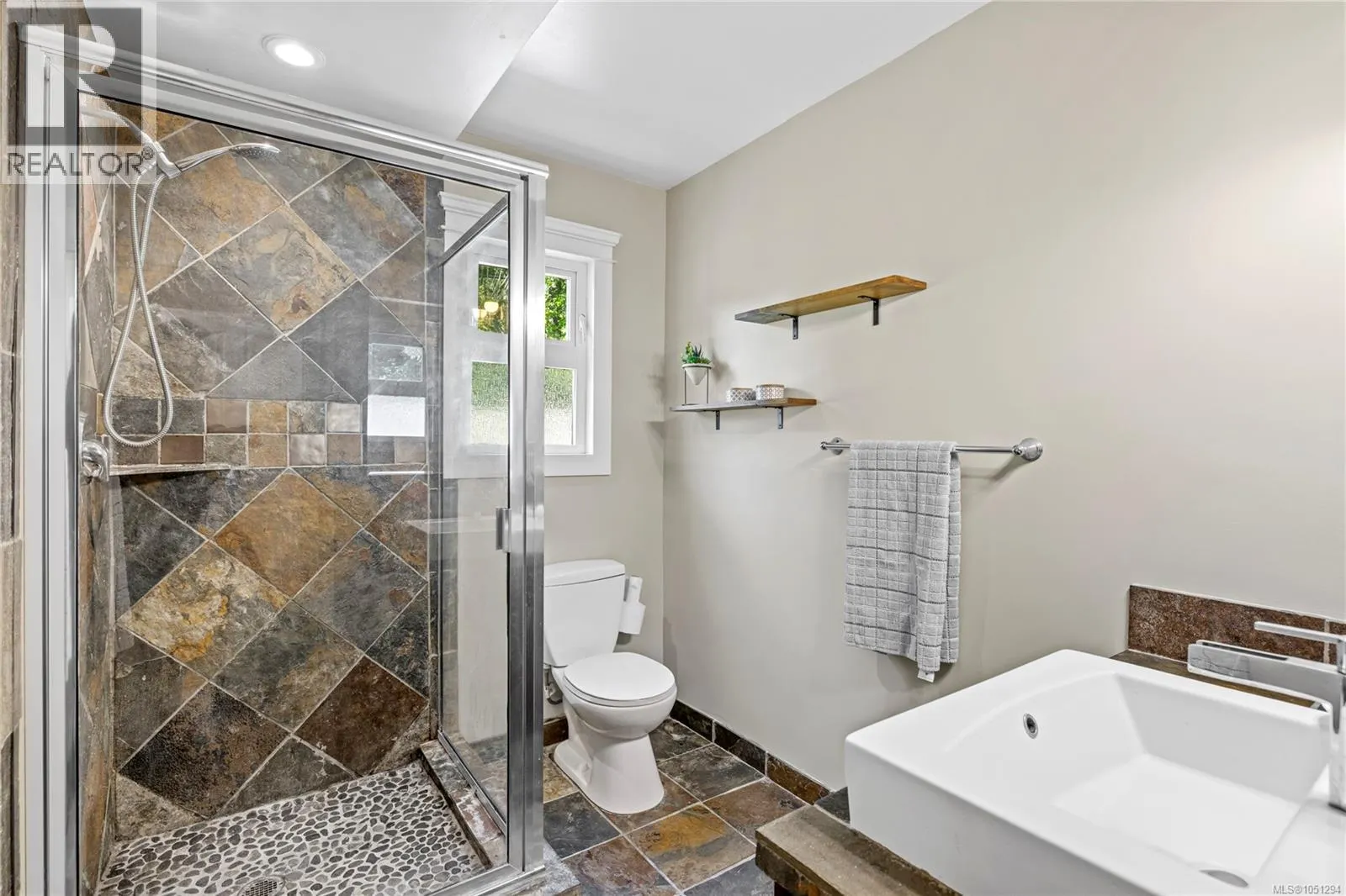 885 Glenhale Cres