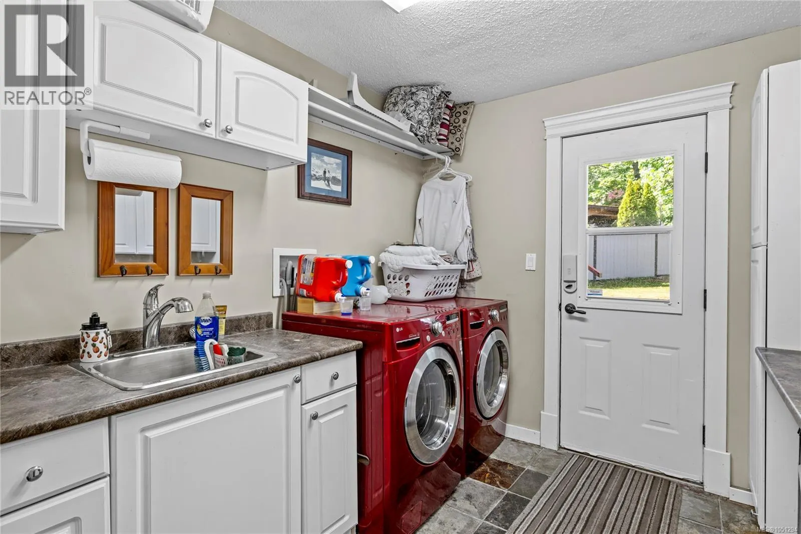 885 Glenhale Cres