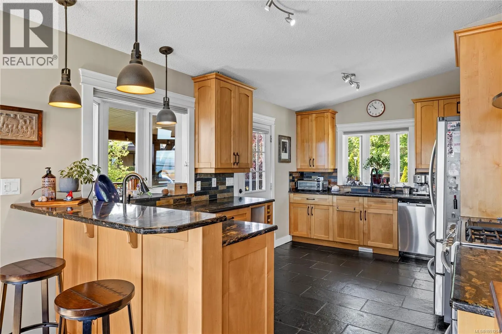 885 Glenhale Cres