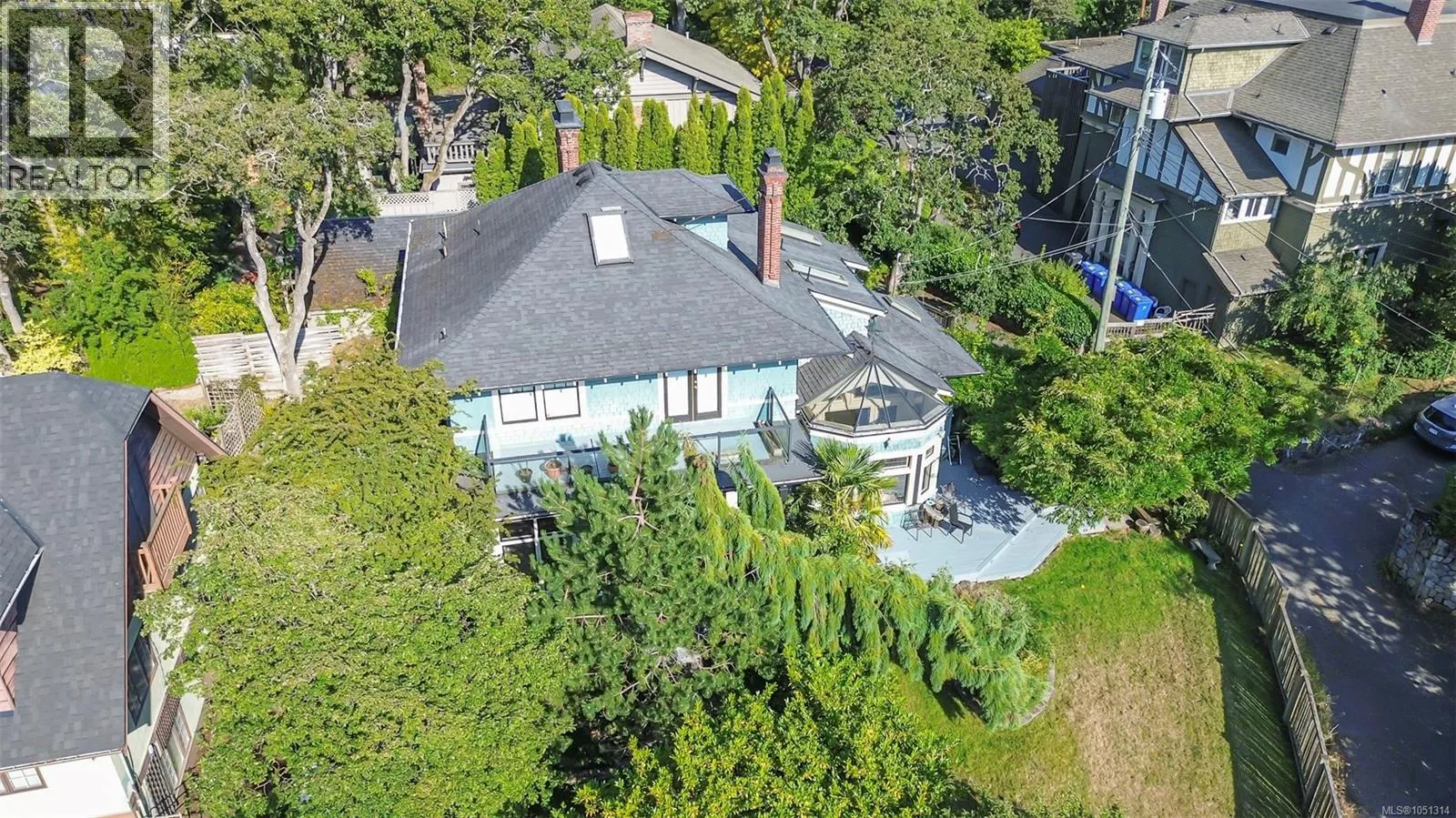 1377 Rockland Ave