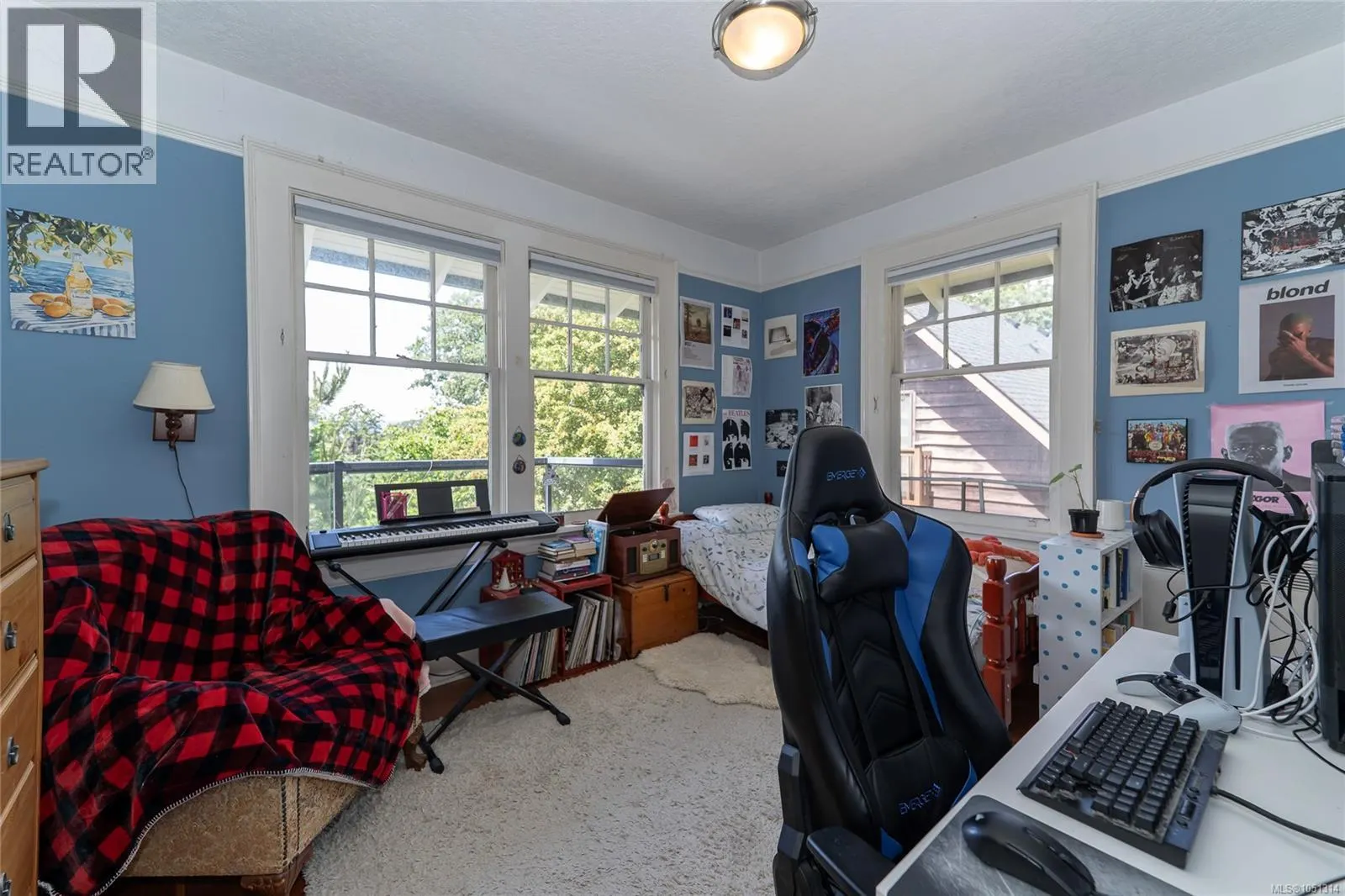 1377 Rockland Ave