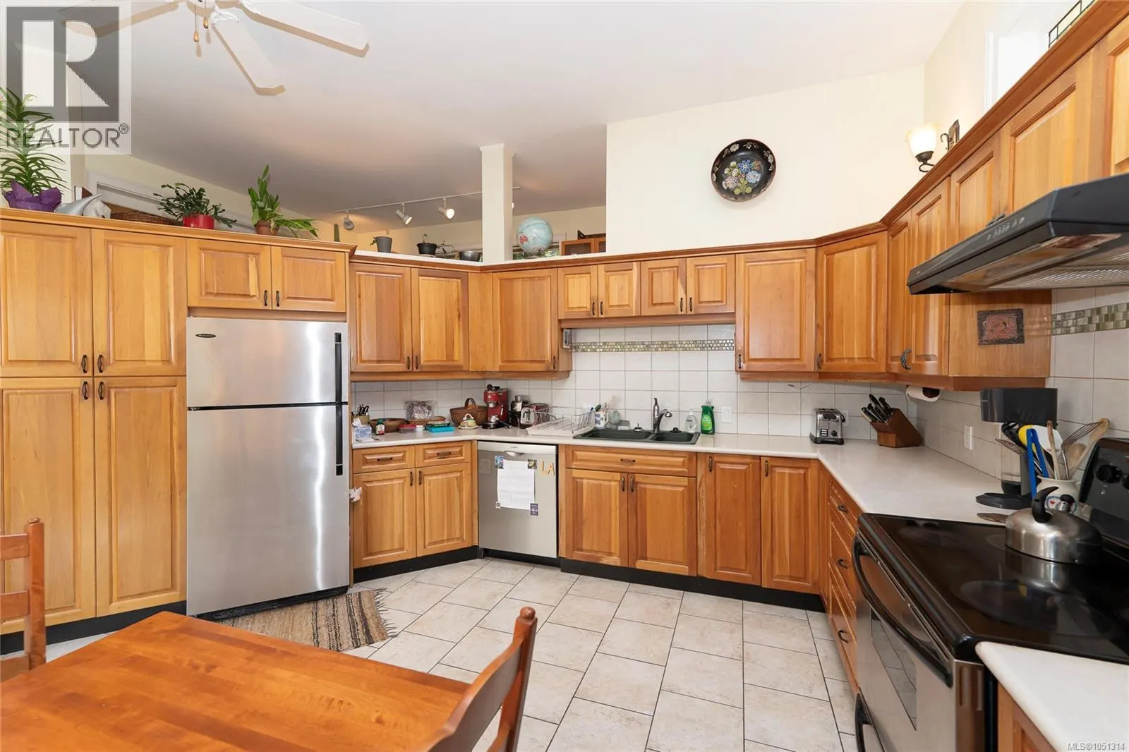 1377 Rockland Ave