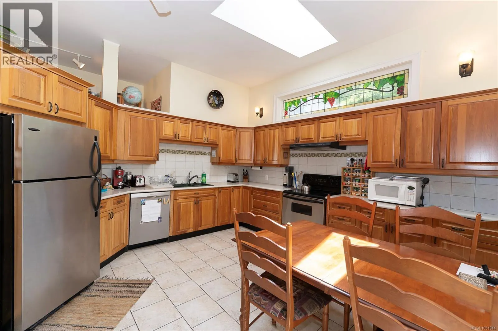 1377 Rockland Ave