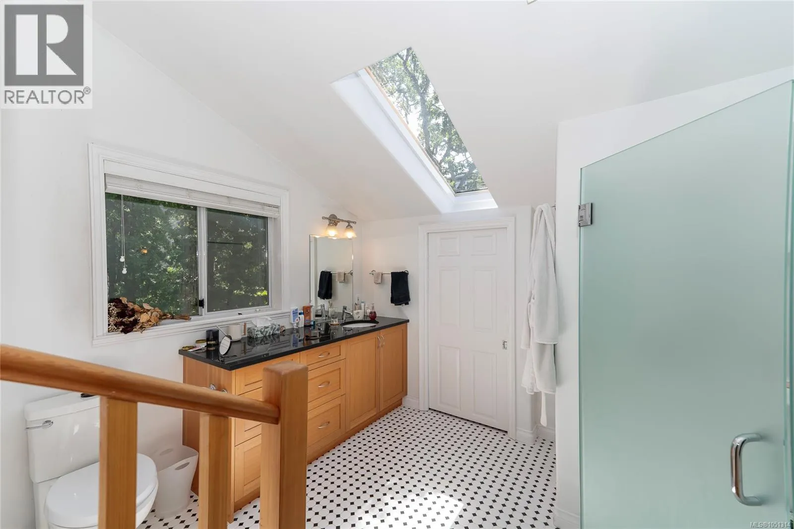 1377 Rockland Ave
