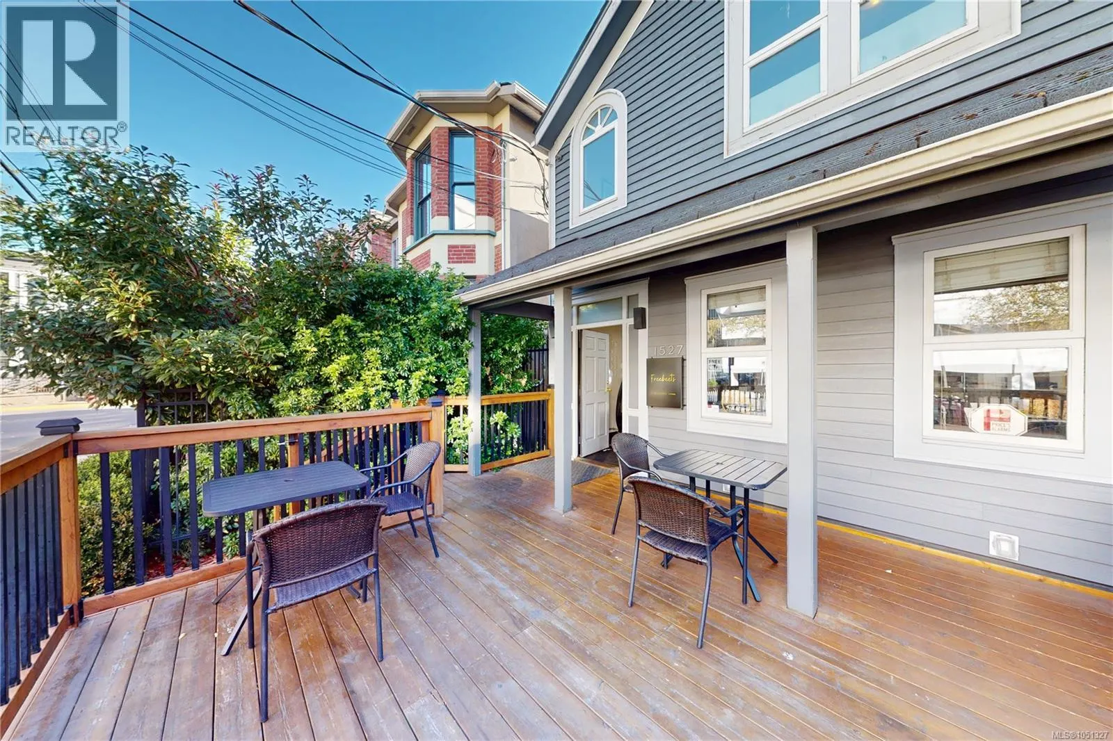 1527 Amelia St