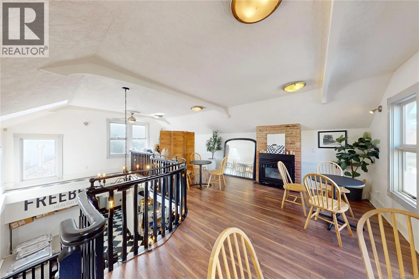 1527 Amelia St