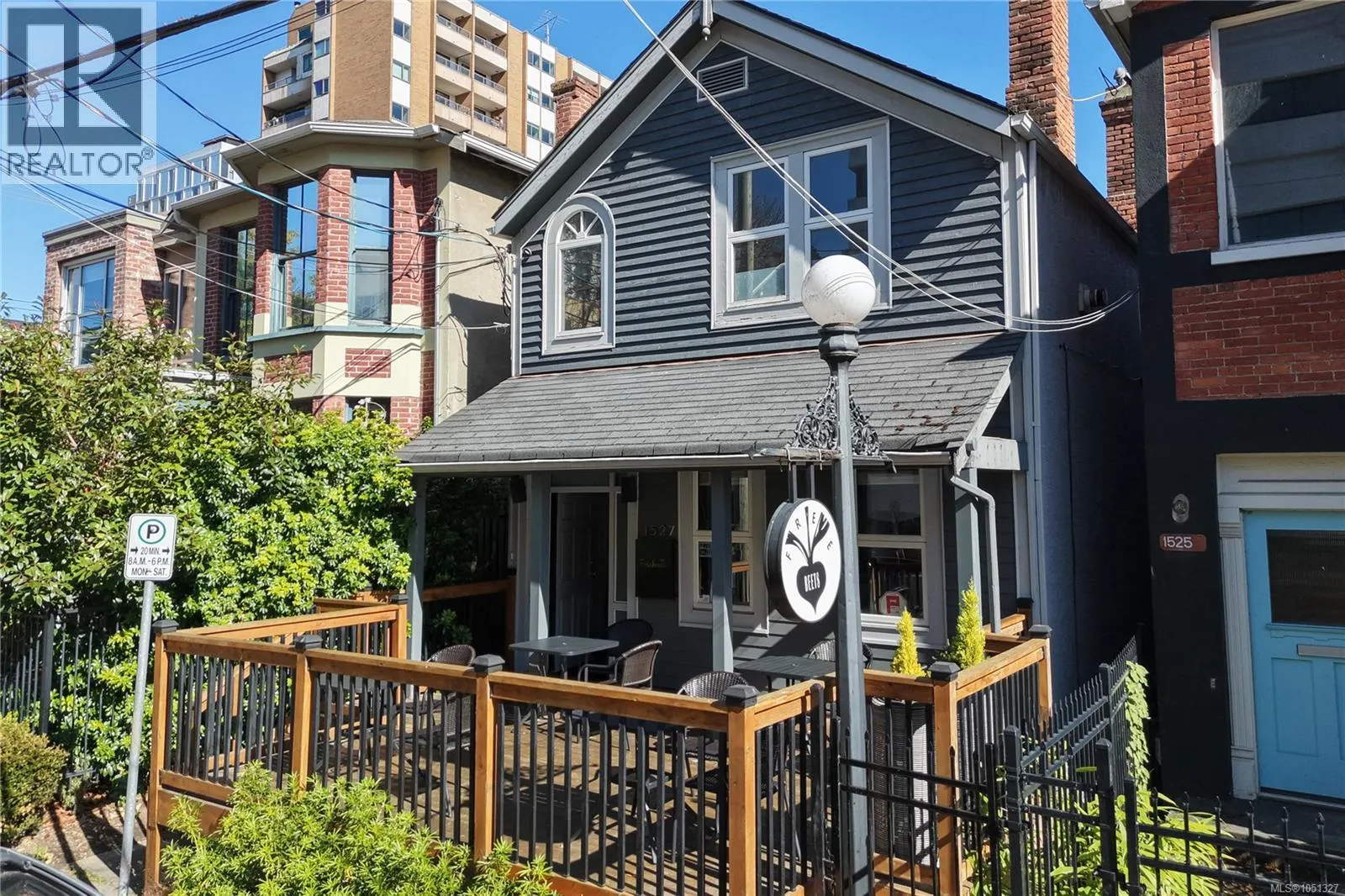 1527 Amelia St