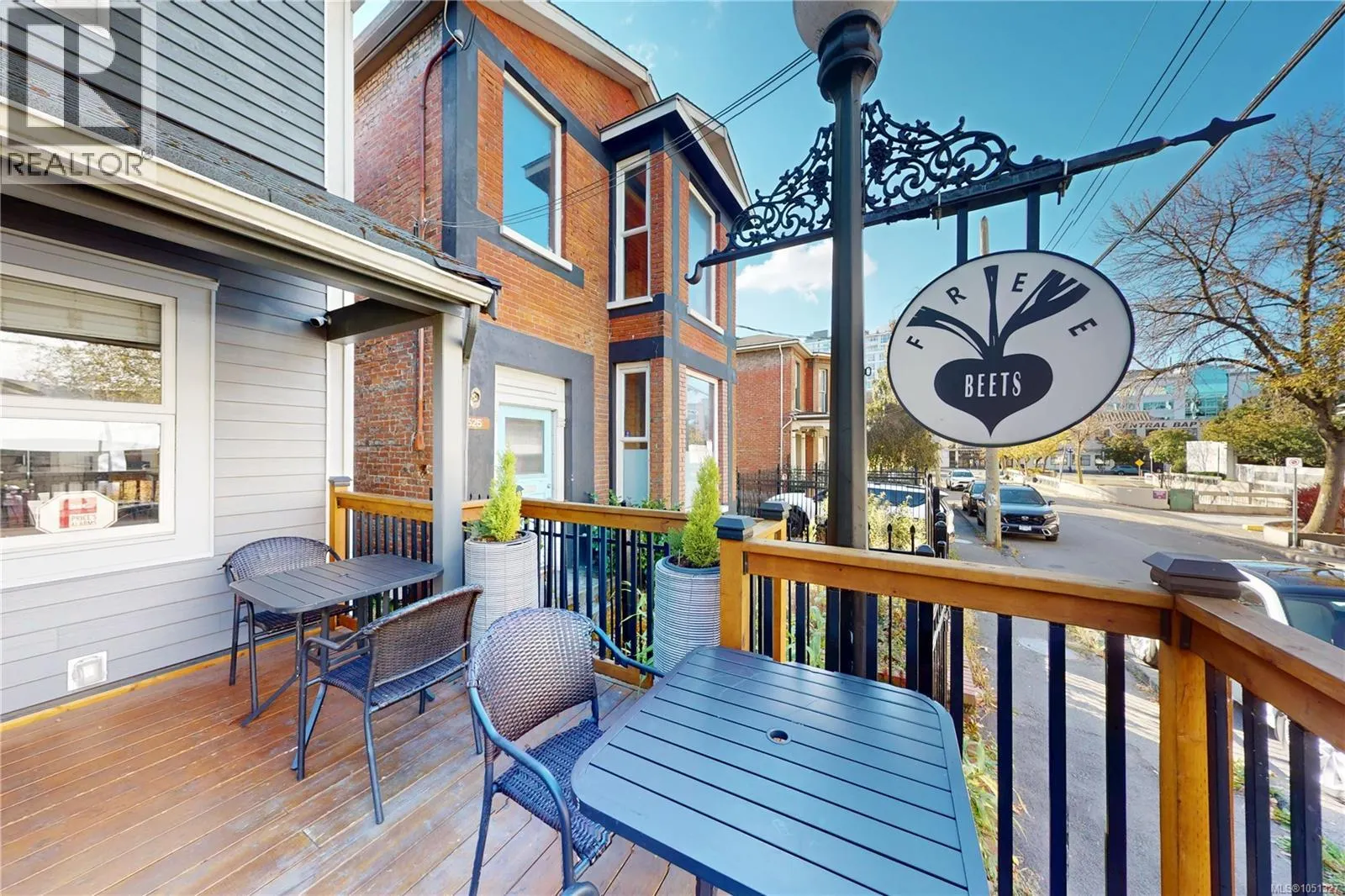 1527 Amelia St