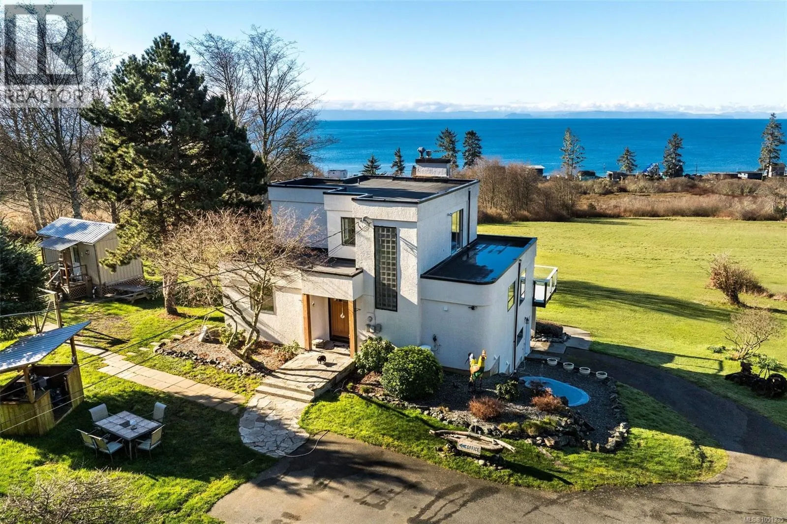 4537 Otter Point Rd