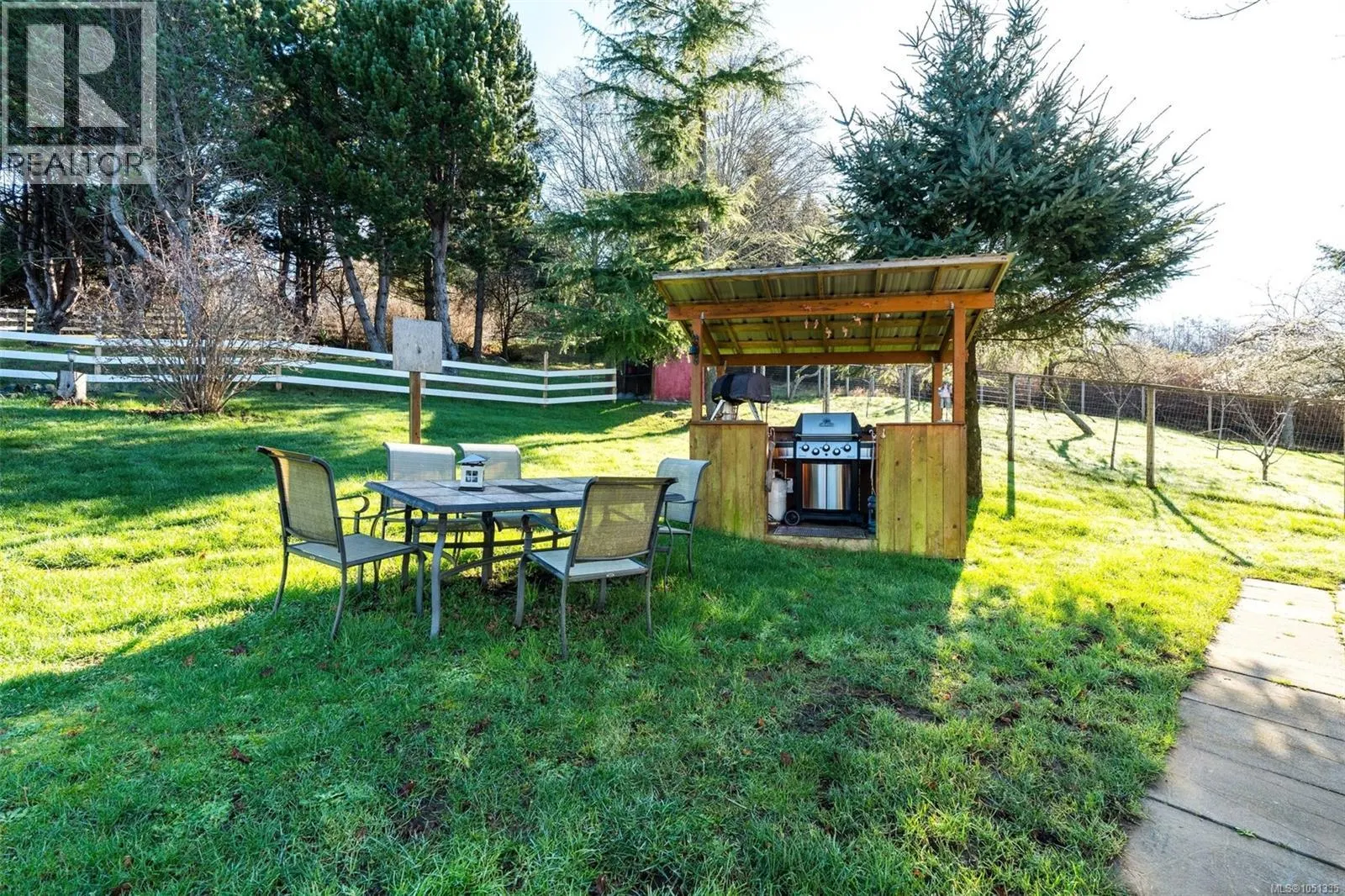 4537 Otter Point Rd